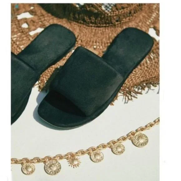 !! NEW !! Super Soft Slide Sandals in Black - Picture 8 of 9